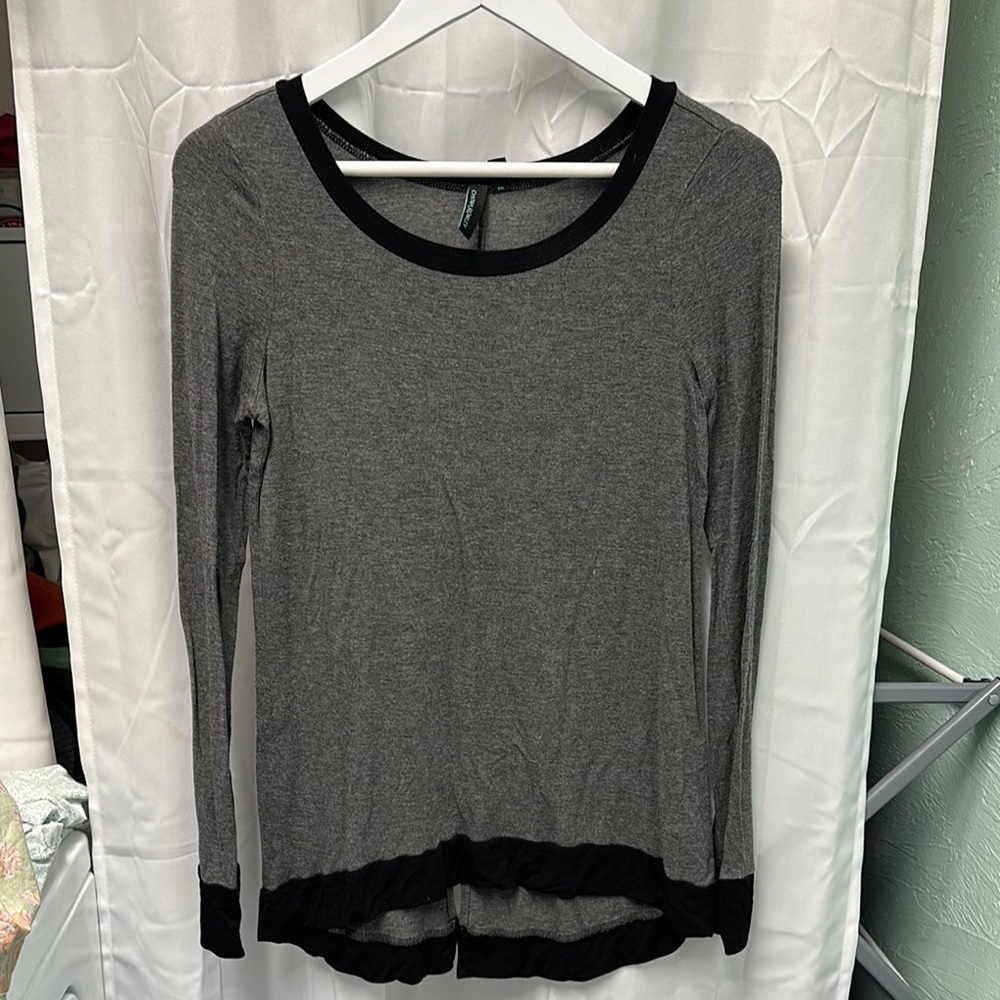 Cynthia Rowley Gray and Black Long Sleeve Blouse Tunic